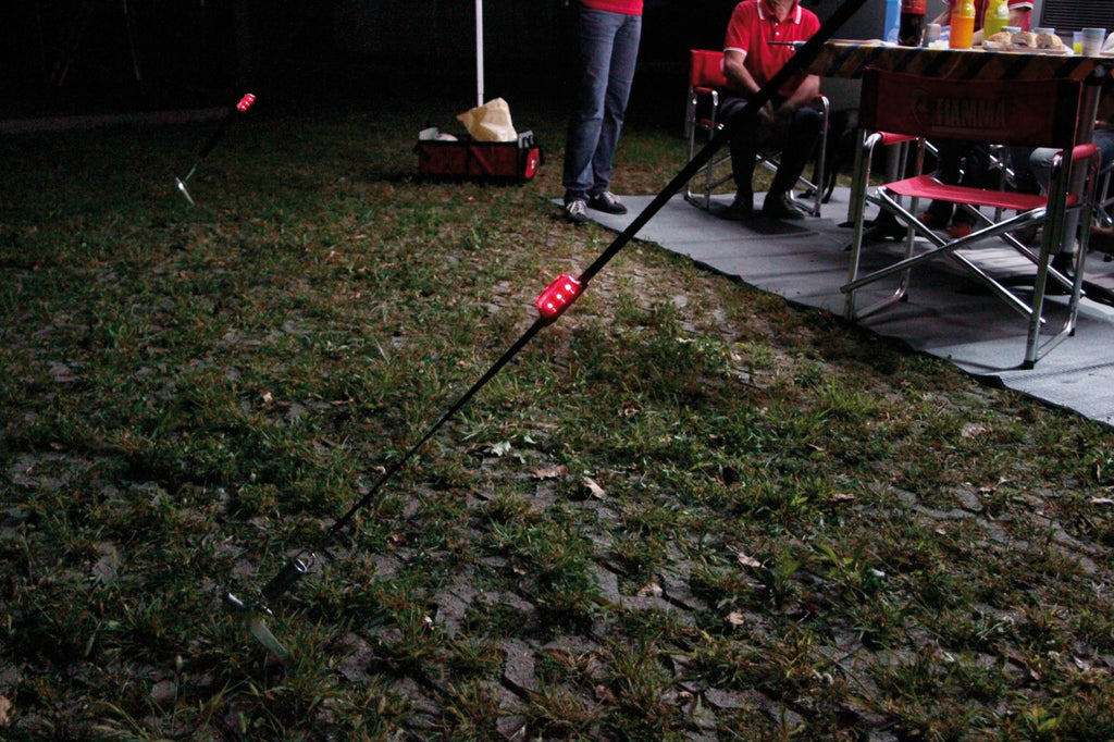 LED Tie Down Solar Light — installazione su cinghia